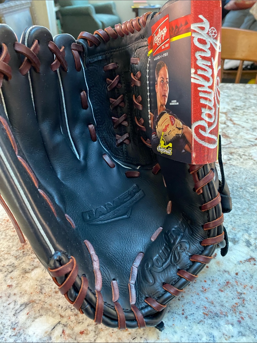 New w Tag Rawlings Woman’s Gamer Series Leather Softball Mitt GSB 125